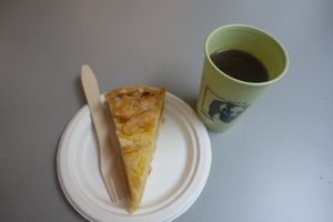 Kaffee mit Hafermilch & Apfelkuchenstück at Bistro Bärenblick in Leinefelde-worbis