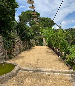 Entrance of the restaurant at Jardin Secret in Cotignac