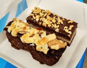 Real cake and raw cake at Lola's Kitchen (at The Bridge) in Zurich