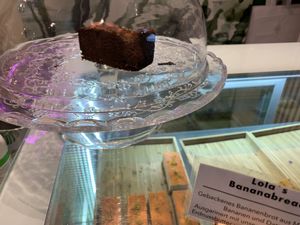 Banana cake #Veganuary at Lola's Kitchen (at The Bridge) in Zurich