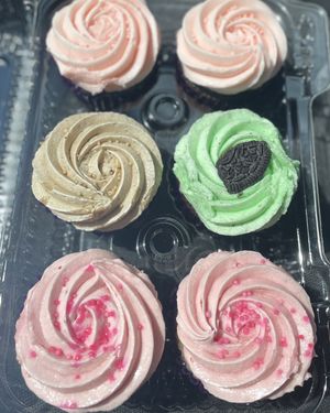 Vegan cupcakes 💚  at Mason Jar Kitchen in Eagan