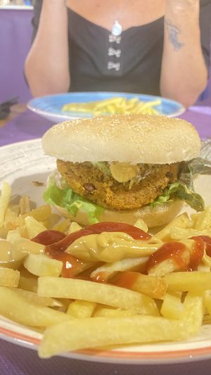 Hamburguesa de lentejas  at Gusto BistroBar in Blanes