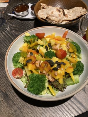 Brokkoli Salat und Roti mit Chutney  at SVAAdish in Hamburg