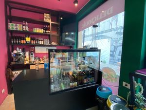 Drinks and cakes are available at FunKink Burgers in Bucharest