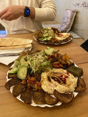 Falafelteller (vegane Option ohne Joghurt)   at Rote Bete in Karlsruhe