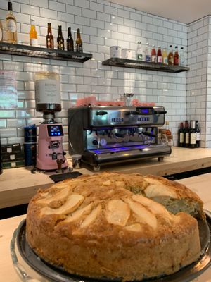 Vegan apple cake at Oxygène Café in Tignes
