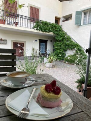 Vegan raspberry tartlet at 1477 Reichhalter Eat & Sleep in Lana