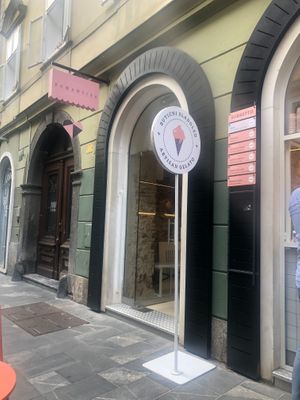 enterance at Gelateria Romantika 2 in Ljubljana