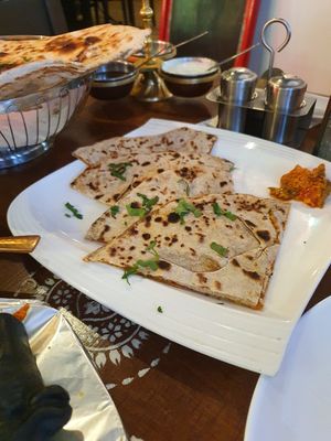 Naan mit Kartoffelfüllung at Naan & Curry in Mannheim