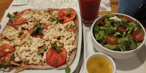 small and rather bland pizza at Bio Carioca in Rio De Janeiro