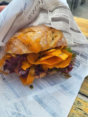 Veganes Lachsbrötchen at Strandkiosk 31 in Laboe