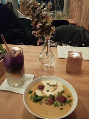 Tanzanian urojo and lemonade at Boho in Lodz