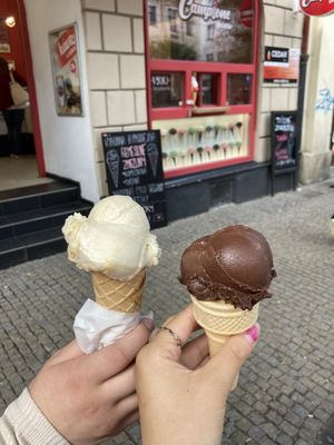 Vegan chocolate ice cream  at Zmrzlinářství Campione Gelato in Plzen