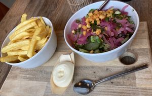 Fries with vegsn mayo and salad for 2 people (kimchi burger side dishes)  at Paviljoen Het ProefLab in Marknesse