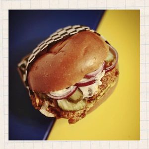 Vegan Fried Chicken Burger at Café Tropical in Mannheim