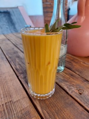 Mango lassi at Café Tropical in Mannheim