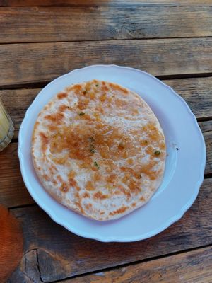Naan garlic bread at Café Tropical in Mannheim