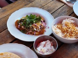 Starter and chutney at Café Tropical in Mannheim
