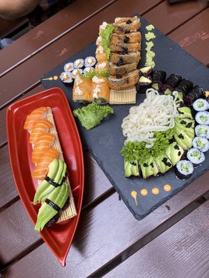 Sake & 🥑 Nigiri, salmon lover, samurai, 🥑🥒 & Sake Maki  at Niiko Sushi x Vegan in Leipzig