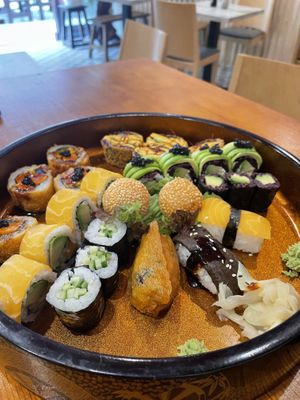 Überraschungs-Platte!  at Niiko Sushi x Vegan in Leipzig