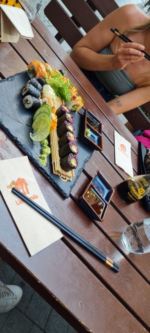 Sake avocado maki (black rice), unagi maki (eggplant) and our absolute favorite 808 and tempura (esparagus was so delicious) at Niiko Sushi x Vegan in Leipzig