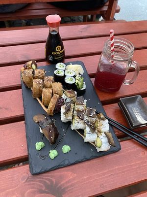 Vegan sushi platter   at Niiko Sushi x Vegan in Leipzig
