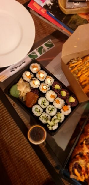 Maki Mix und ein Nigiri at Niiko Sushi x Vegan in Leipzig