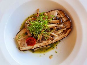 Geschmorte Aubergine at Place to V in Lenzen Elbe