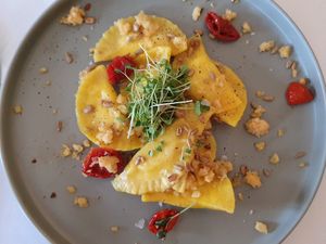 Hausgemachte Ravioli mit Ricotta at Place to V in Lenzen Elbe
