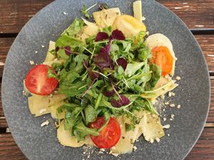 Carpaccio von der Artischocke at Place to V in Lenzen Elbe