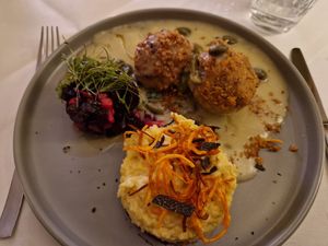 Königsberger Klöpse at Place to V in Lenzen Elbe