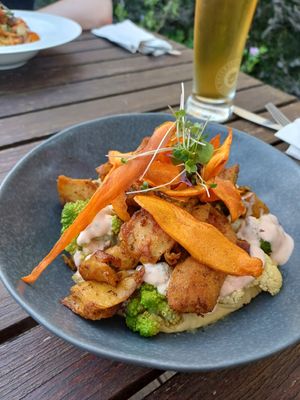 Hummus at Place to V in Lenzen Elbe