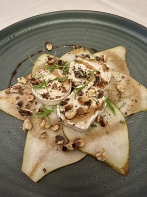 Pear and vegan goat cheese  at Place to V in Lenzen Elbe