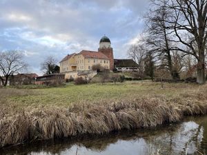 Die Burg mit dem dazugehörigen Park   at ahead Burghotel in Lenzen Elbe