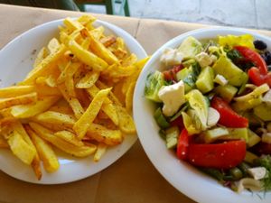 Fried Potatoes und Greek Salad  at To Stachi in Crete