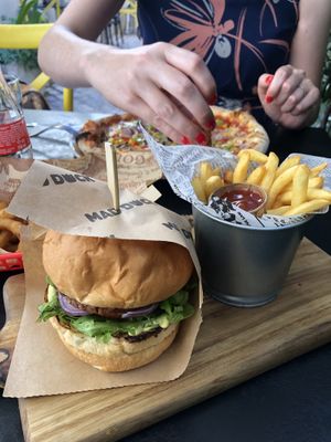   at MAD DUCK Burger & Pizza bar in Nin
