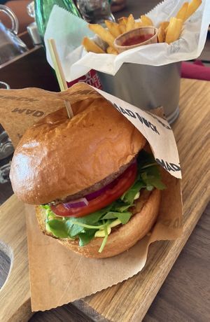   at MAD DUCK Burger & Pizza bar in Nin