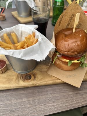 Nice fast food   at MAD DUCK Burger & Pizza bar in Nin