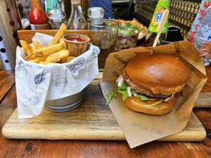  at MAD DUCK Burger & Pizza bar in Nin