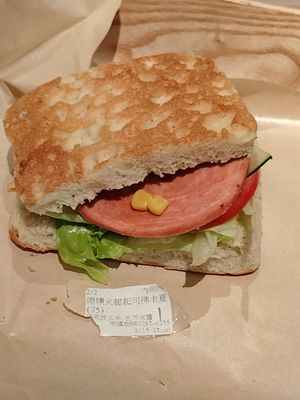 煙燻火腿起士佛卡夏 at LikeDrink Coffee - 來臨咖啡 in New Taipei City