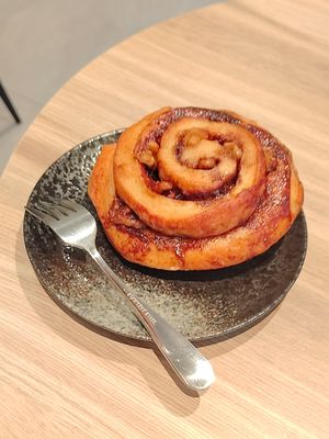 核桃肉桂捲 at LikeDrink Coffee - 來臨咖啡 in New Taipei City