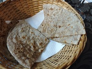 Chapatti at Taj Mahal in Segovia