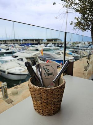 Outdoor seating at My True Burger and Vegan in Mallorca