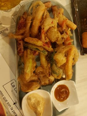 Tempura de verduras. Solo la salsa roja es vegana a base de kimchi at Restaurante Galoria in Burgos