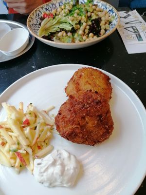 Kartoffellaibchen, Kichererbsensalat at Café Schubert in St Polten