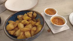Patatas con salsa romesco at Bar del Pòsit in Cambrils