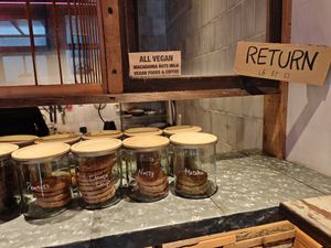 Cookies and where you should return your used tray, cutlery, glasses and plates at The Nuts Exchange in Tokyo