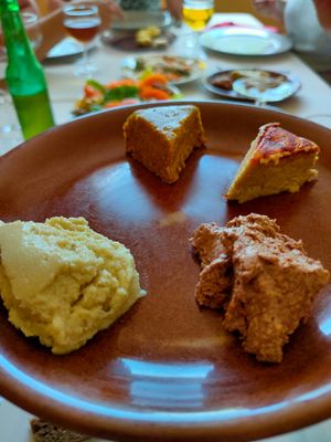 Tabla de quesos cremosos veganos y caseros at Restaurante Los Balcones in Villena