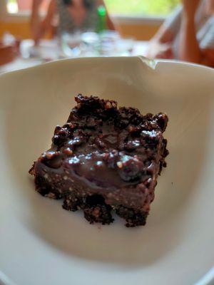 Tarta con algarroba at Restaurante Los Balcones in Villena