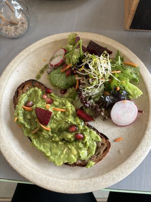 Smashed avocadoo  at Kaffeesaurus in Bonn